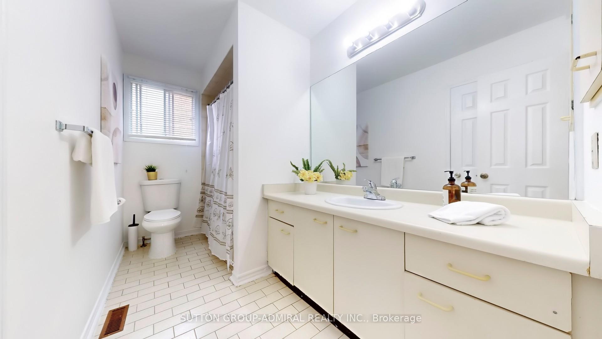 Photo 22 of 27 Thornbury Circle, Vaughan, Crestwood-Springfarm-Yorkhill — HOMEH