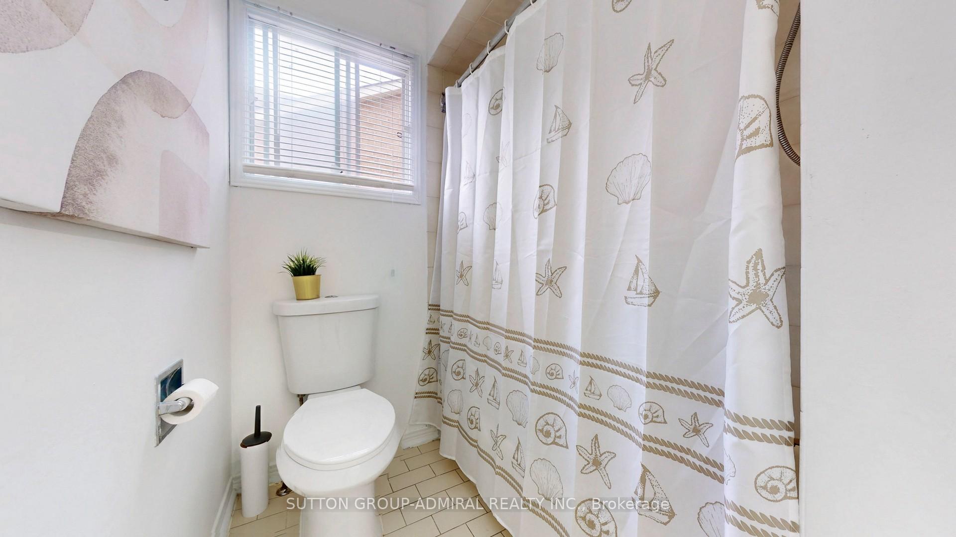 Photo 18 of 27 Thornbury Circle, Vaughan, Crestwood-Springfarm-Yorkhill — HOMEH