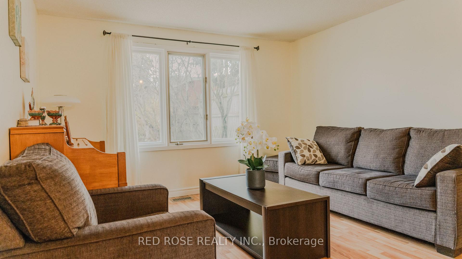 Photo 10 of 150 Sunrise Place, Kitchener, Grand River North — HOMEH