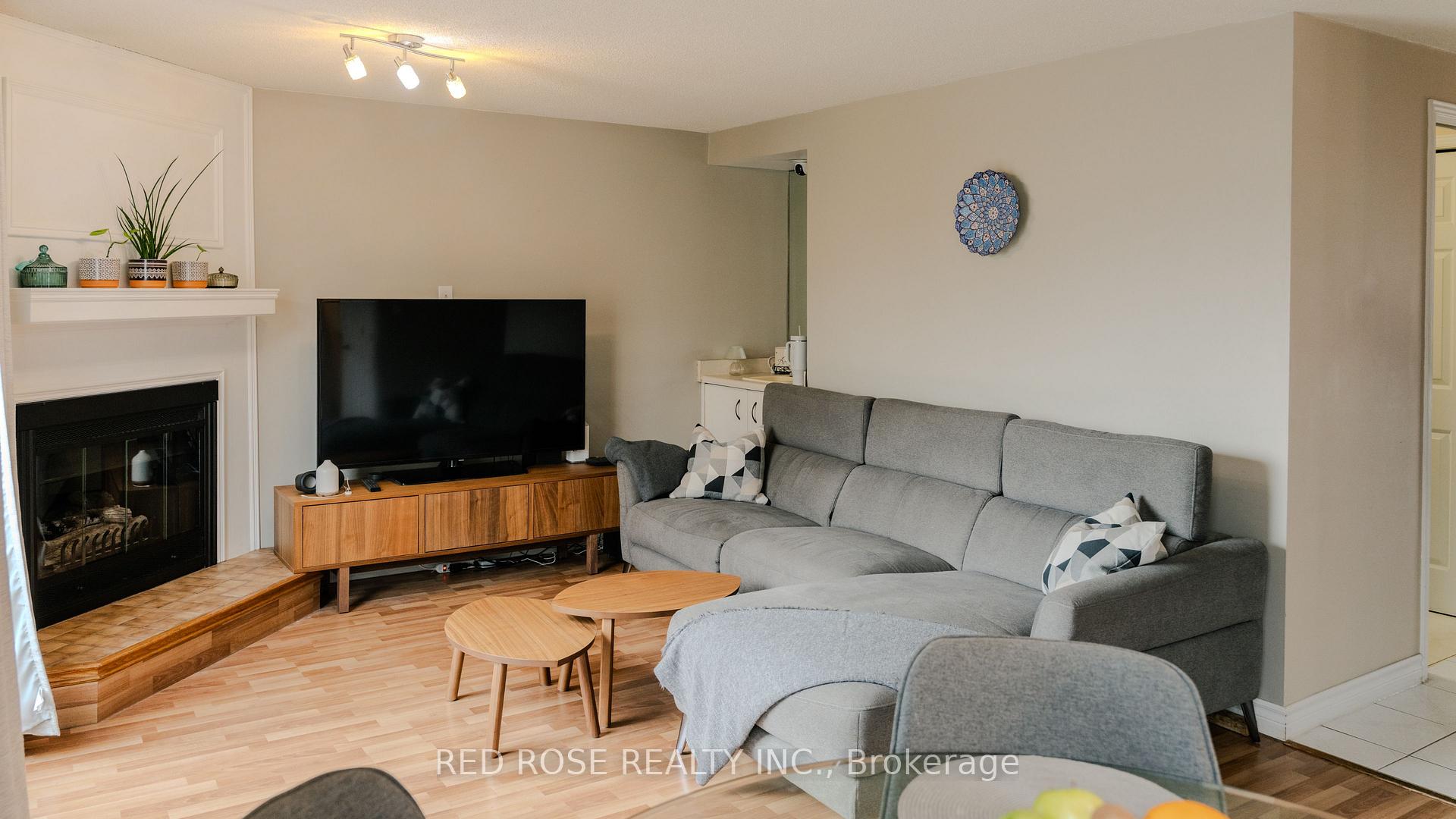 Photo 4 of 150 Sunrise Place, Kitchener, Grand River North — HOMEH