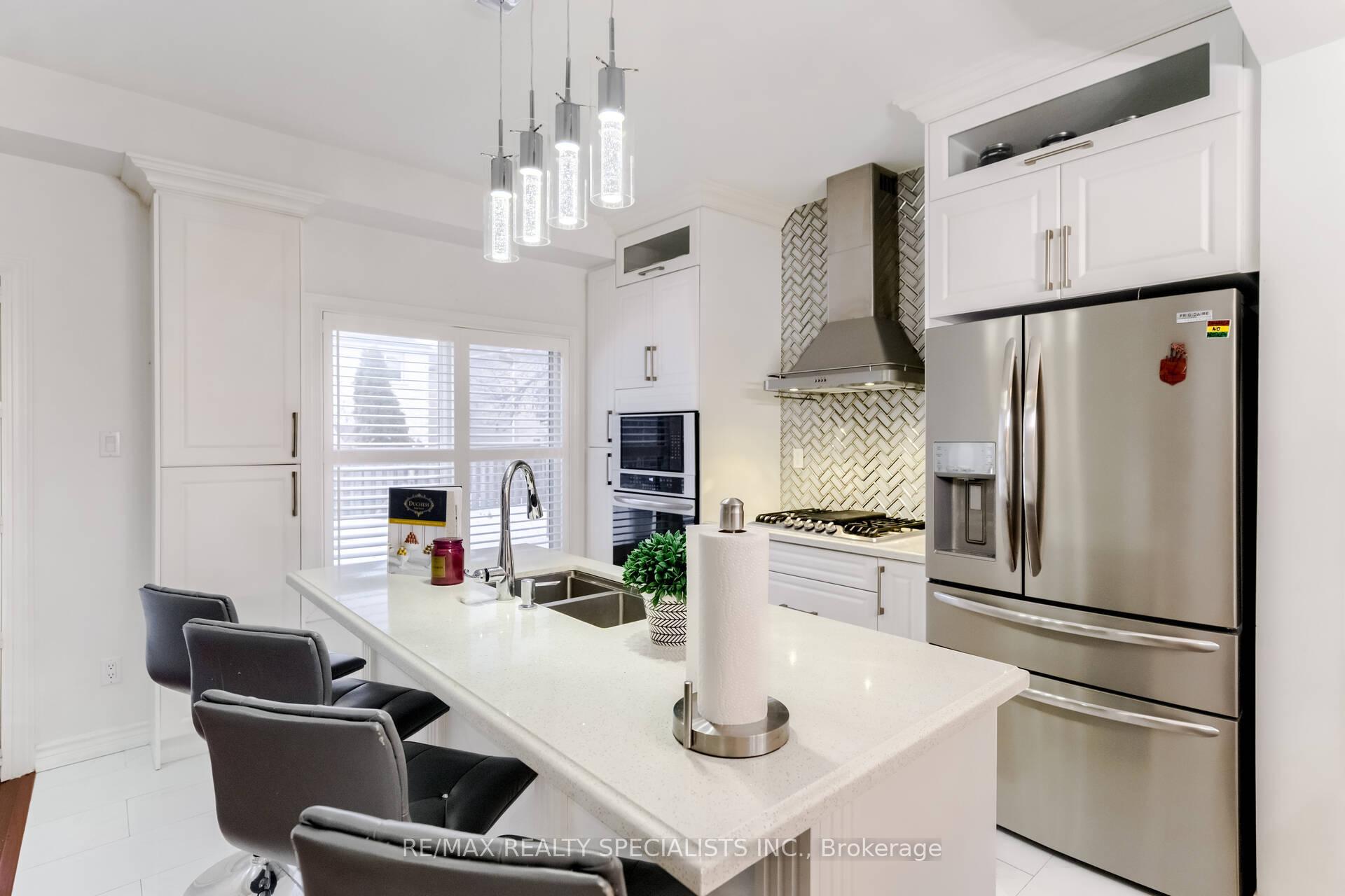 Photo 4 of 24 Arthurs Crescent, Brampton, Fletcher's West — HOMEH