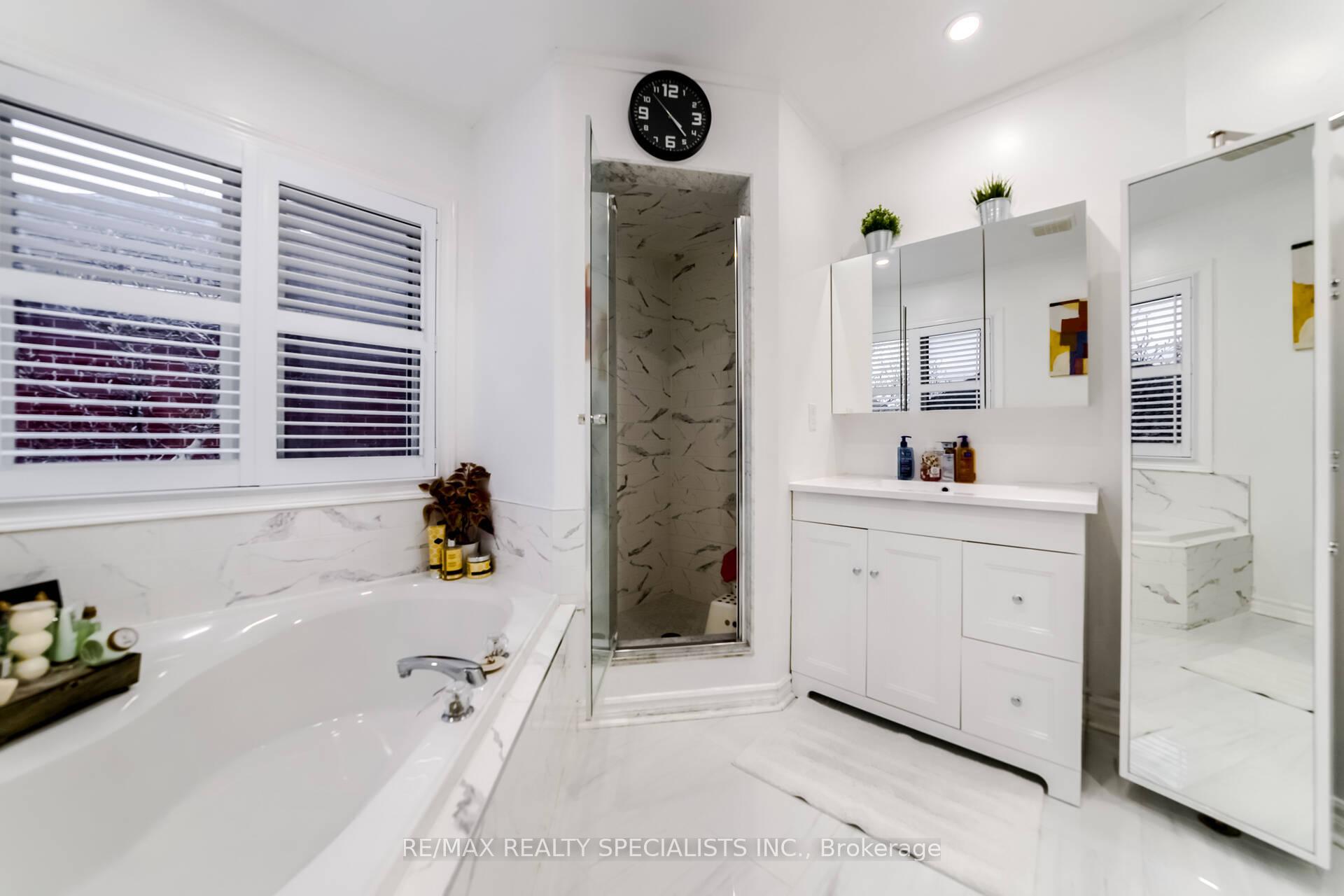 Photo 15 of 24 Arthurs Crescent, Brampton, Fletcher's West — HOMEH