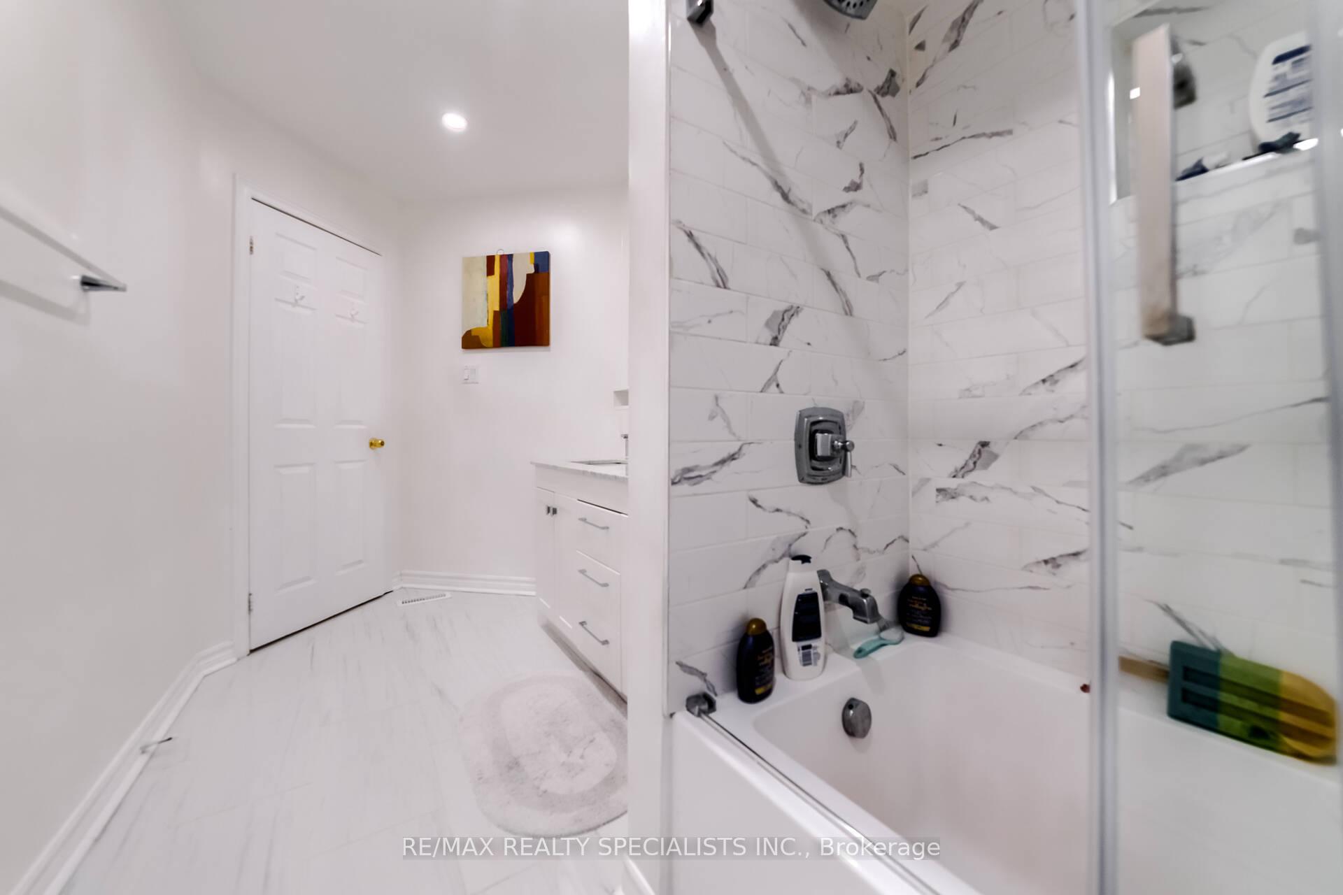Photo 20 of 24 Arthurs Crescent, Brampton, Fletcher's West — HOMEH