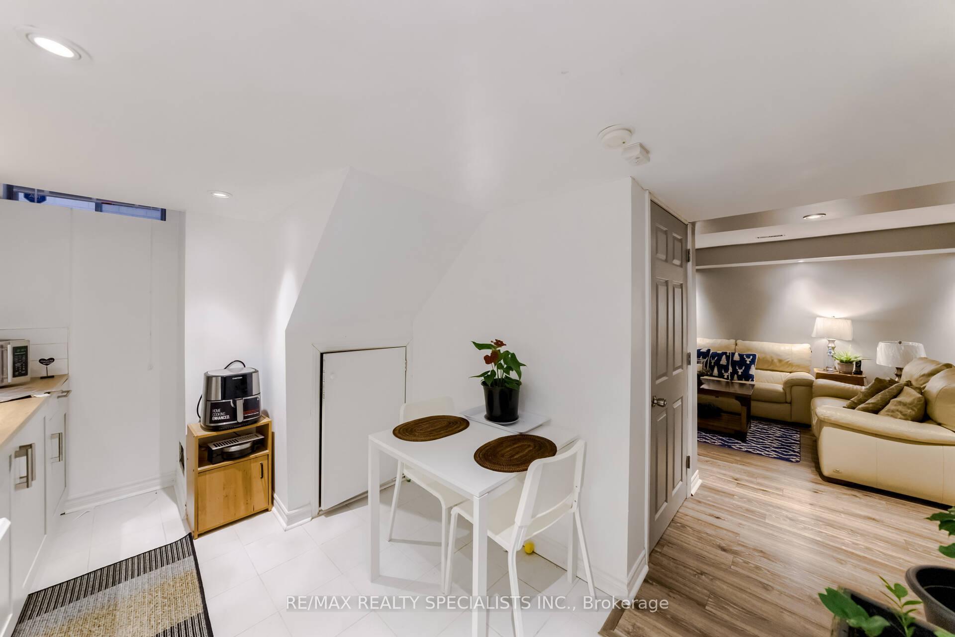 Photo 31 of 24 Arthurs Crescent, Brampton, Fletcher's West — HOMEH