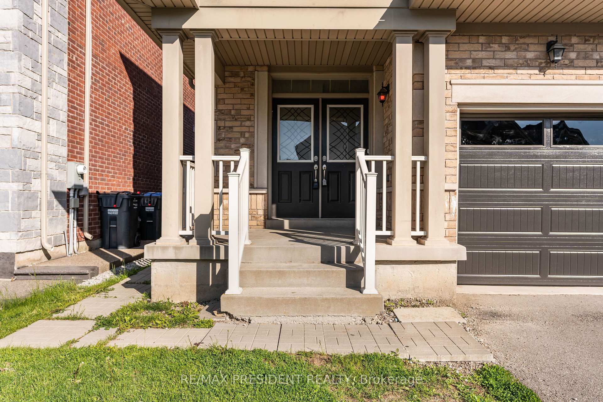 Photo 17 of 41 Bassett Crescent, Brampton, Credit Valley — HOMEH
