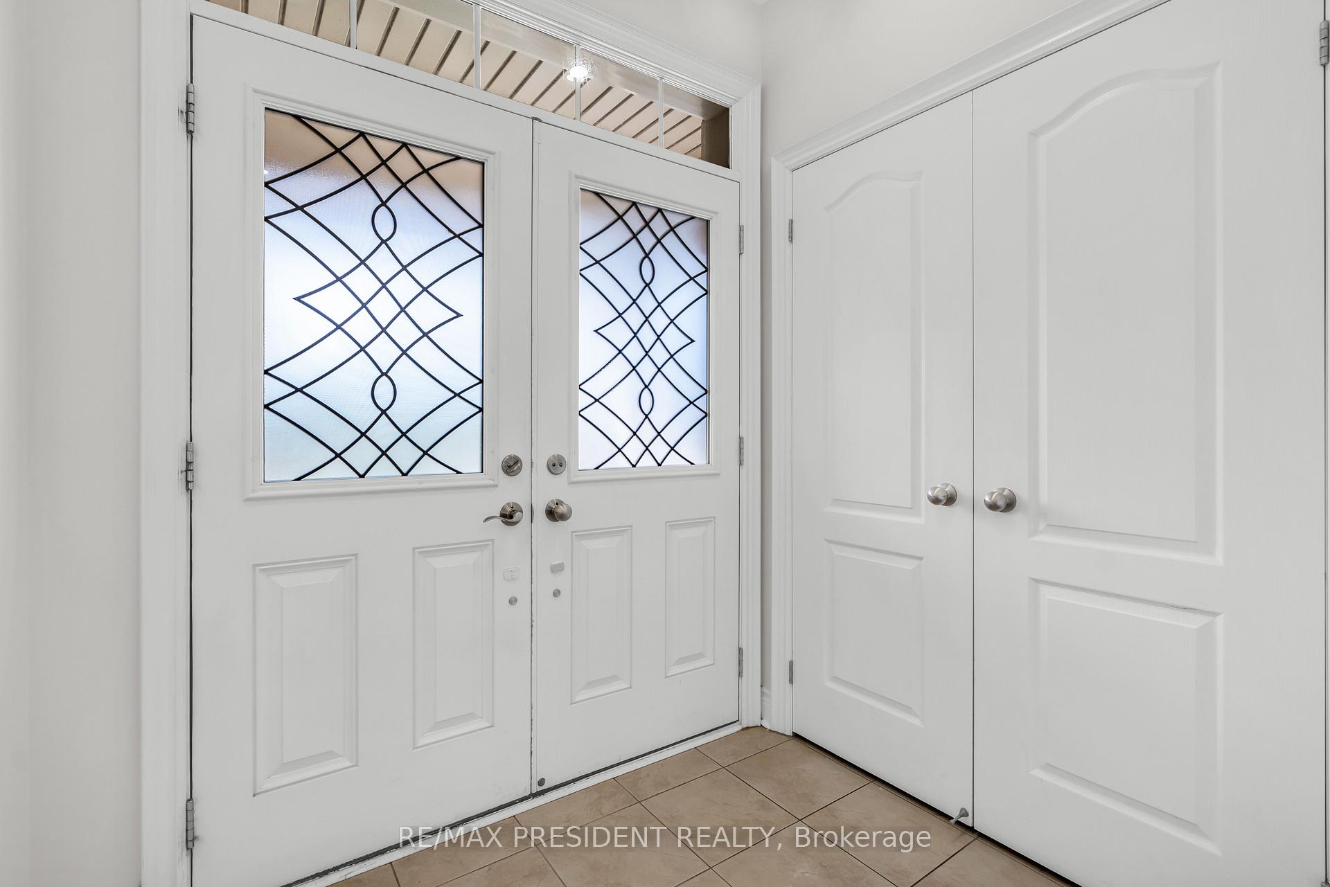 Photo 4 of 41 Bassett Crescent, Brampton, Credit Valley — HOMEH