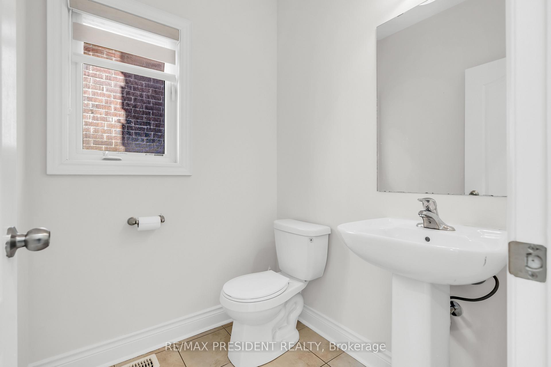 Photo 27 of 41 Bassett Crescent, Brampton, Credit Valley — HOMEH