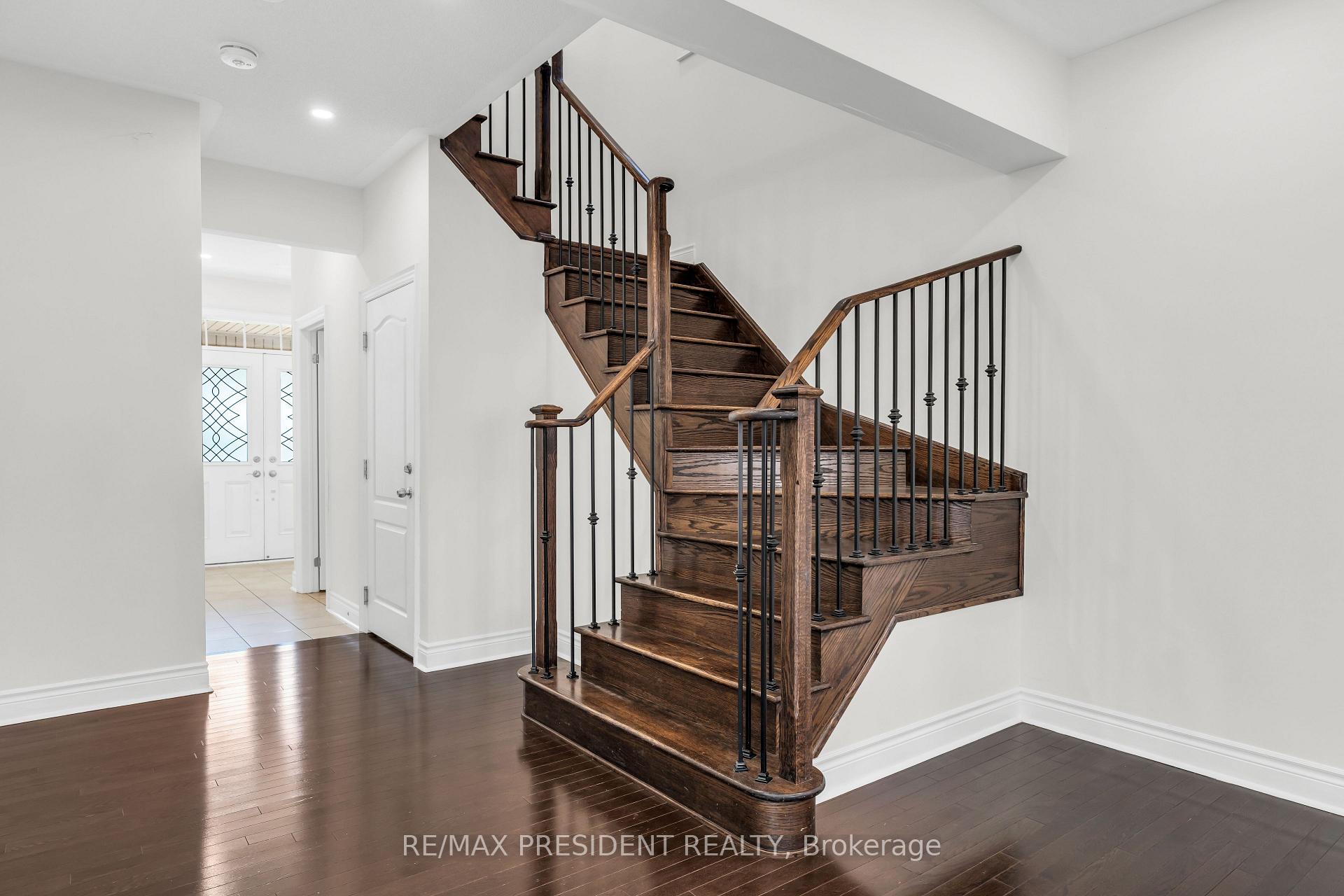 Photo 8 of 41 Bassett Crescent, Brampton, Credit Valley — HOMEH