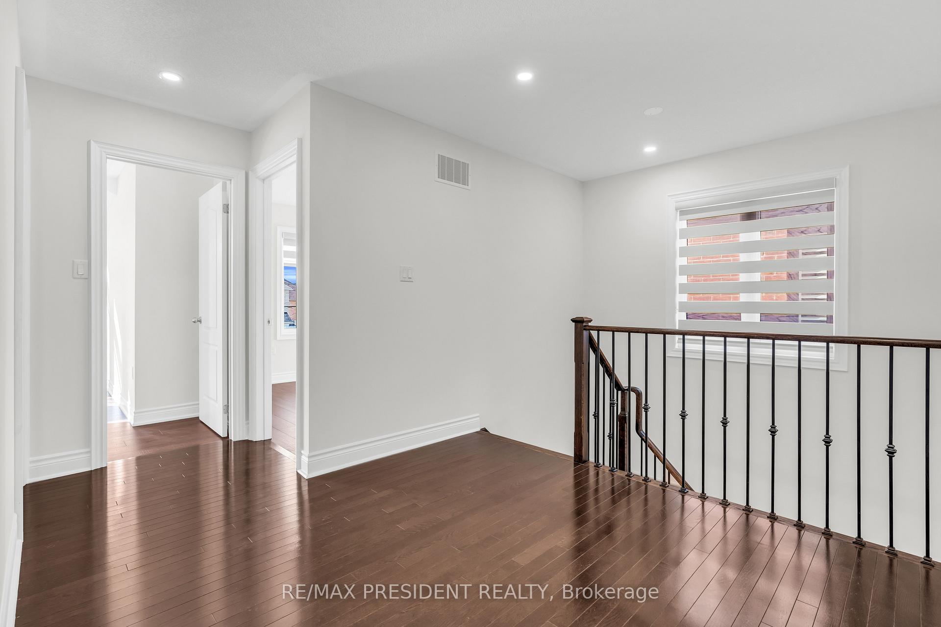 Photo 6 of 41 Bassett Crescent, Brampton, Credit Valley — HOMEH