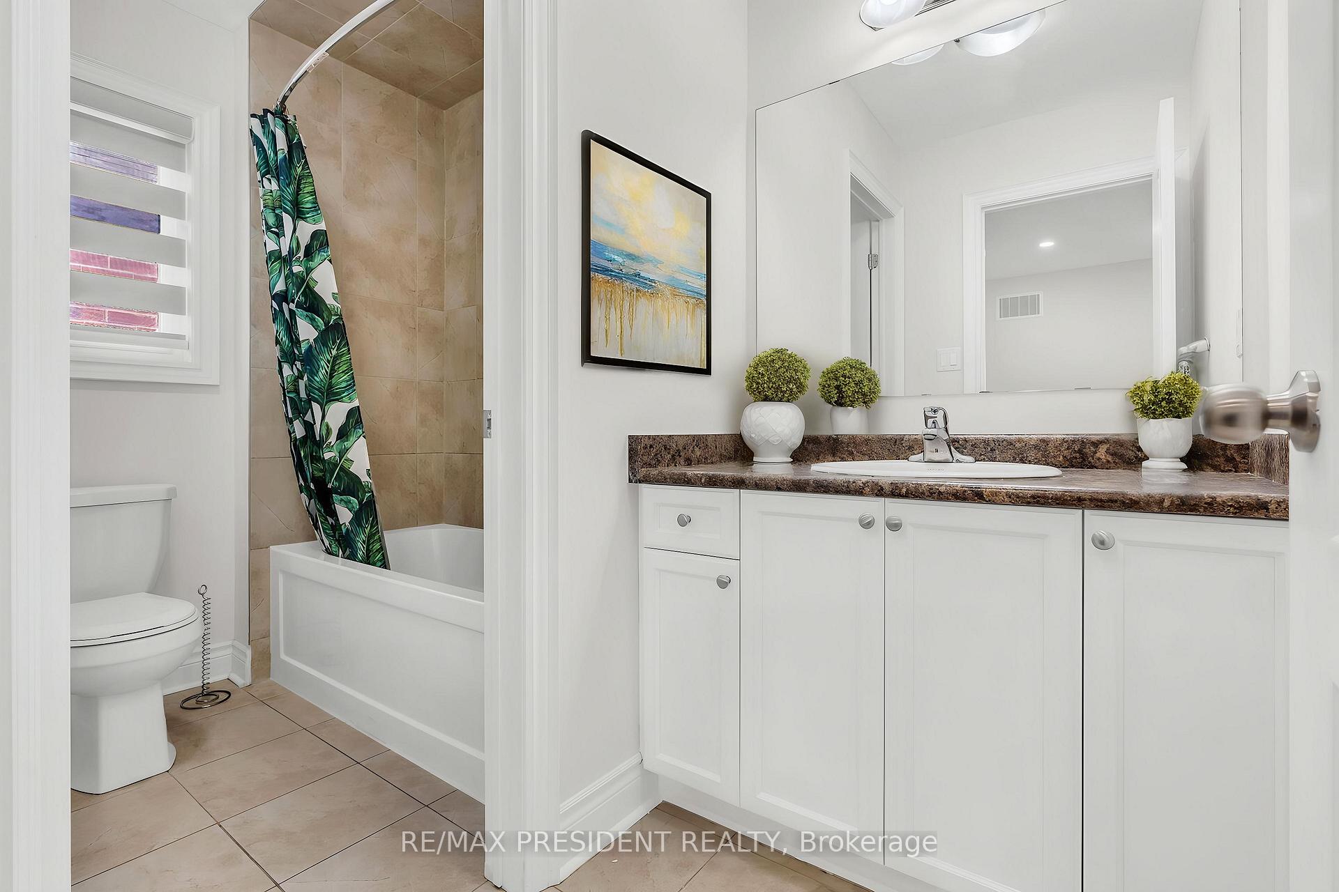 Photo 10 of 41 Bassett Crescent, Brampton, Credit Valley — HOMEH