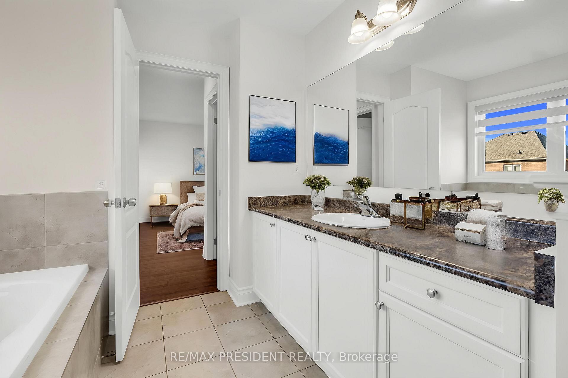 Photo 14 of 41 Bassett Crescent, Brampton, Credit Valley — HOMEH