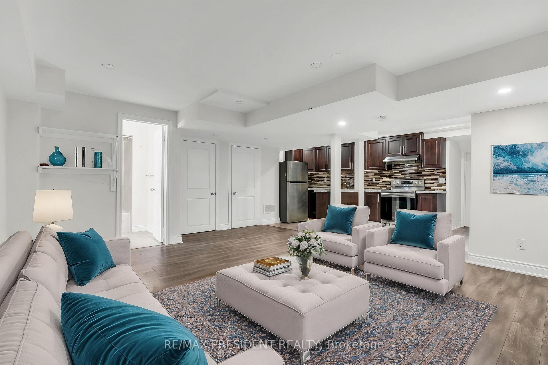Photo 13 of 41 Bassett Crescent, Brampton, Credit Valley — HOMEH