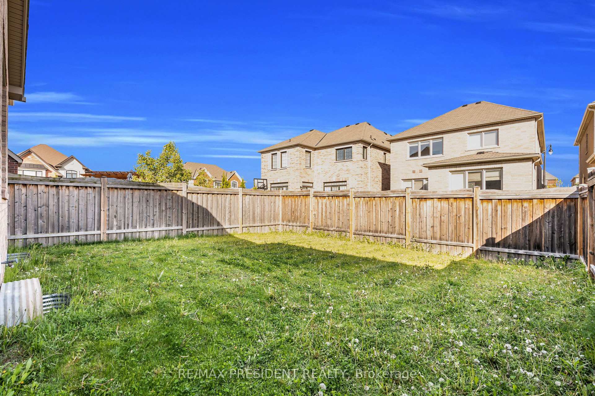 Photo 31 of 41 Bassett Crescent, Brampton, Credit Valley — HOMEH