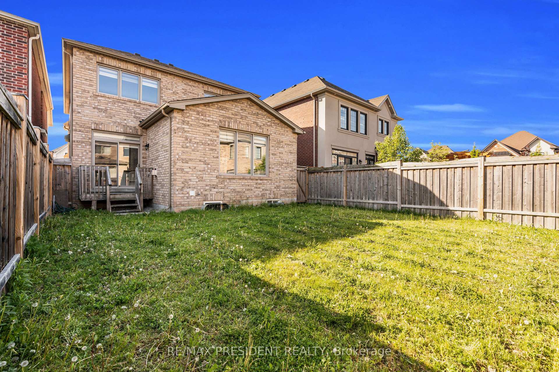 Photo 24 of 41 Bassett Crescent, Brampton, Credit Valley — HOMEH
