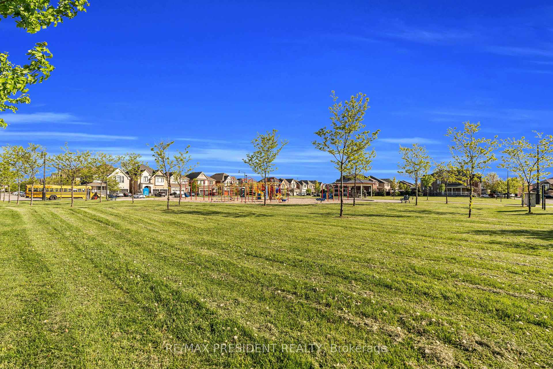 Photo 22 of 41 Bassett Crescent, Brampton, Credit Valley — HOMEH