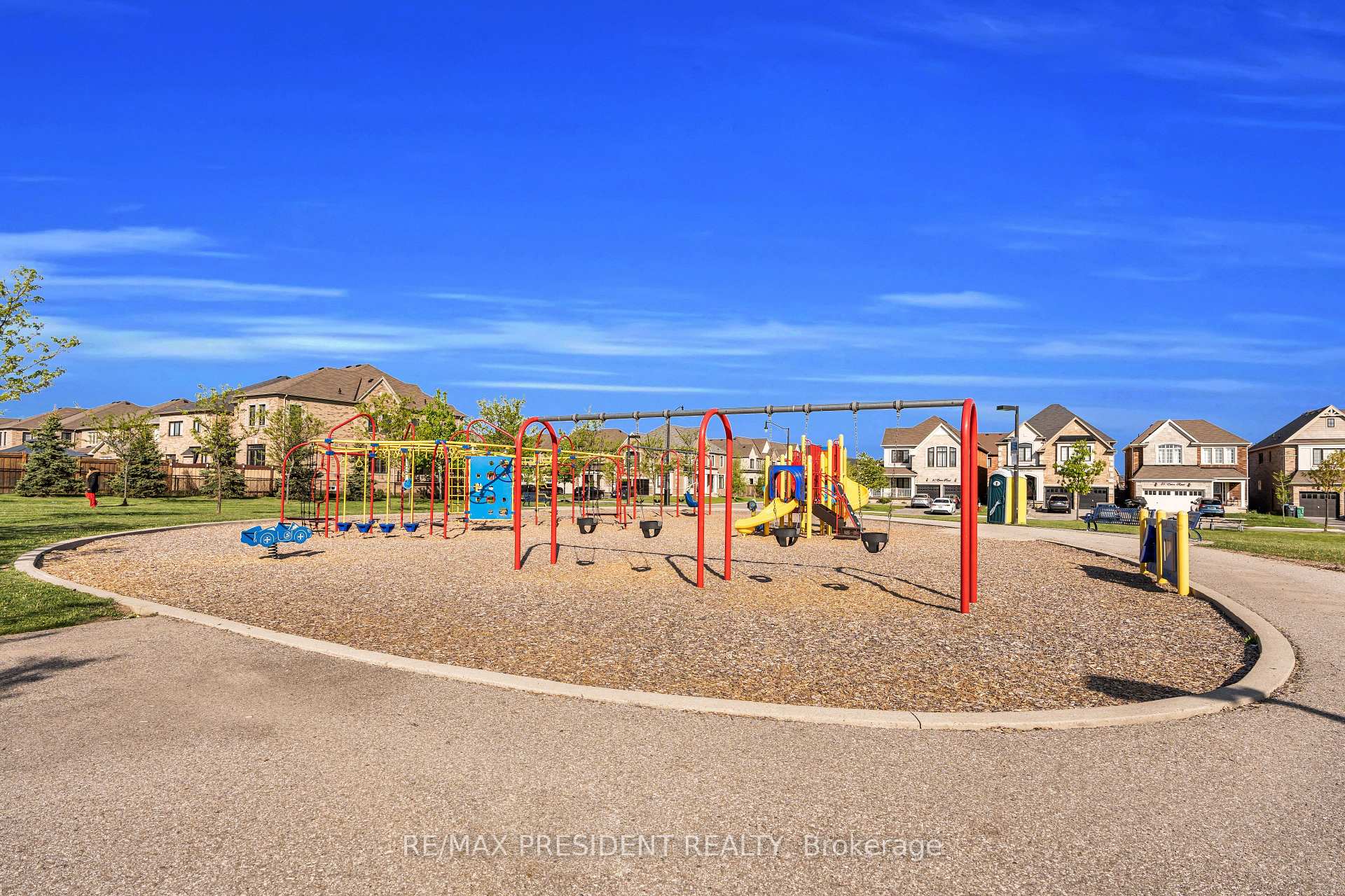Photo 25 of 41 Bassett Crescent, Brampton, Credit Valley — HOMEH