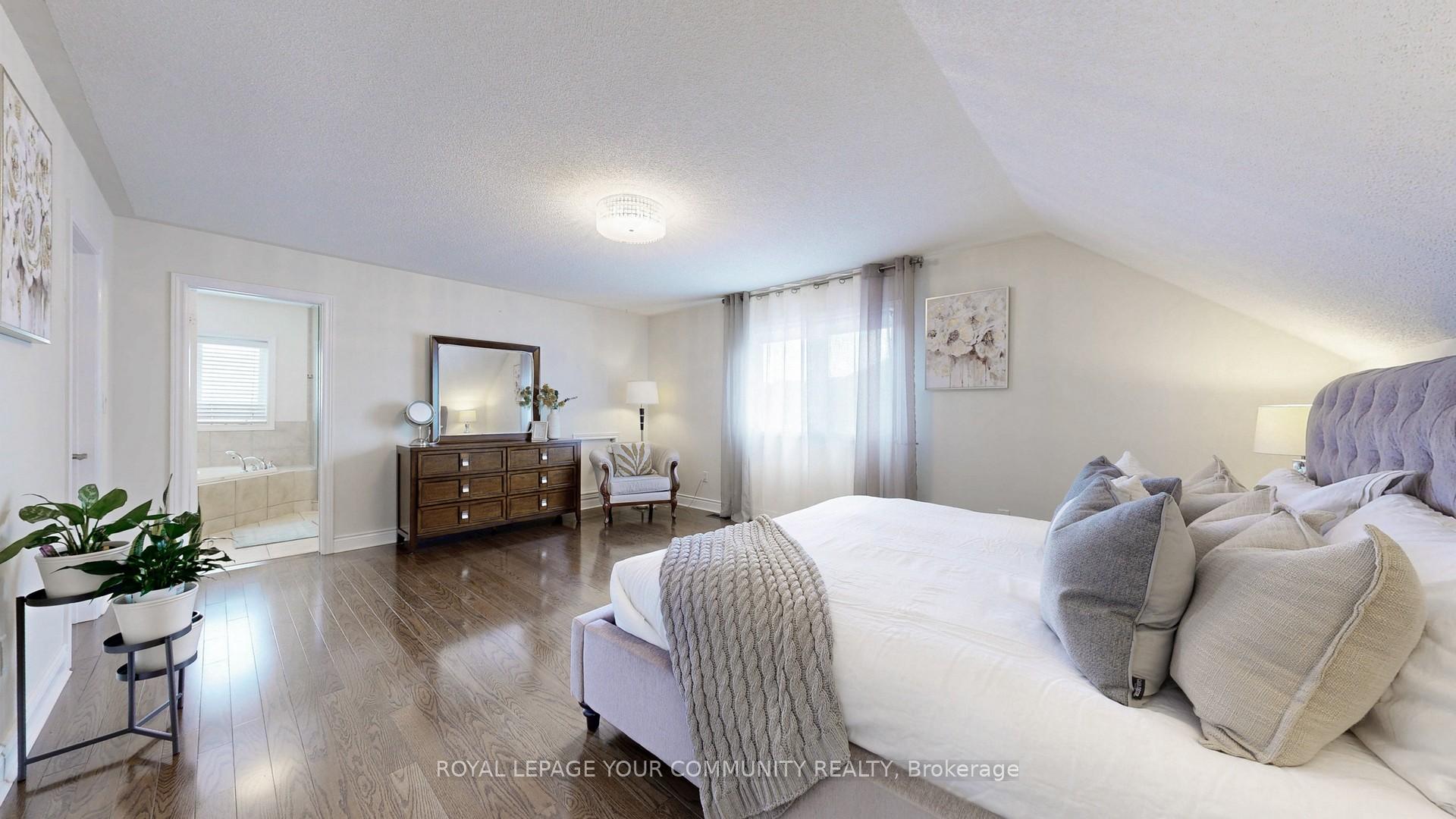 Photo 13 of 47 Mintwood Road, Vaughan, Patterson — HOMEH