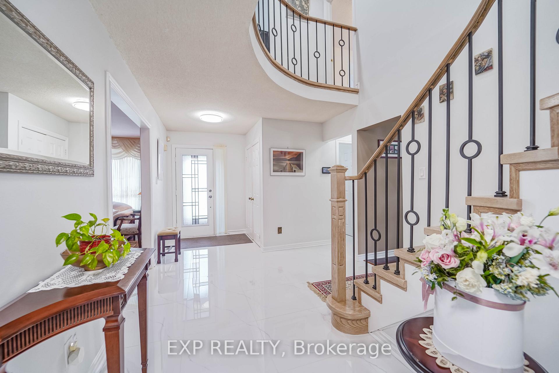 Photo 2 of 173 Highglen Avenue, Markham, Milliken Mills East — HOMEH
