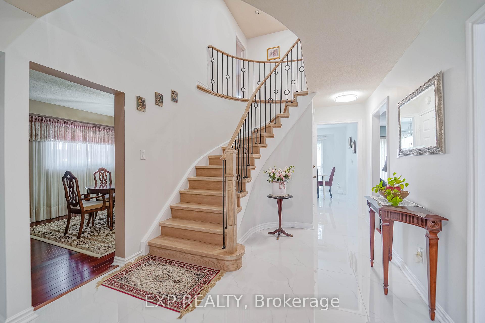 Photo 4 of 173 Highglen Avenue, Markham, Milliken Mills East — HOMEH