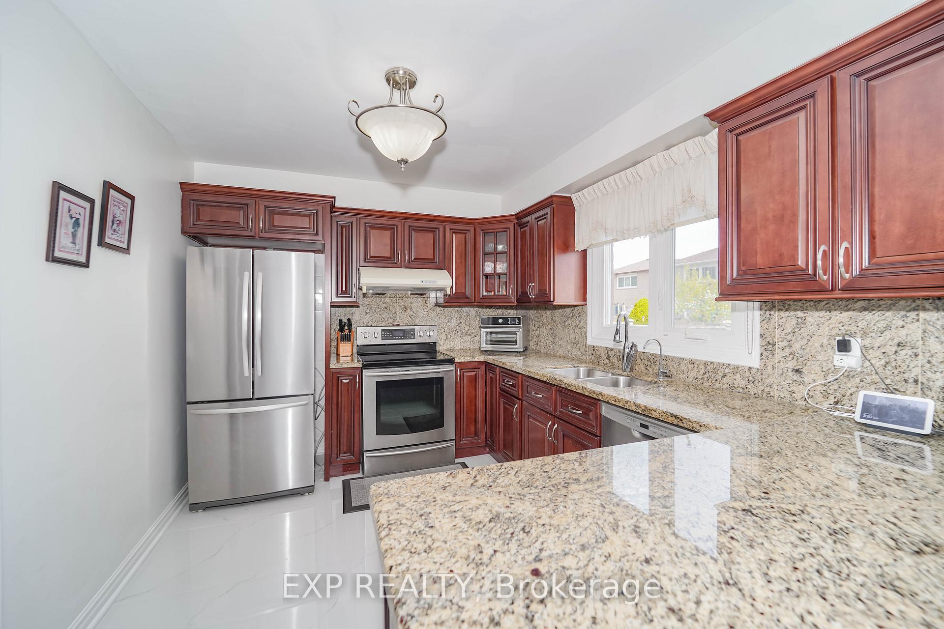 Photo 7 of 173 Highglen Avenue, Markham, Milliken Mills East — HOMEH