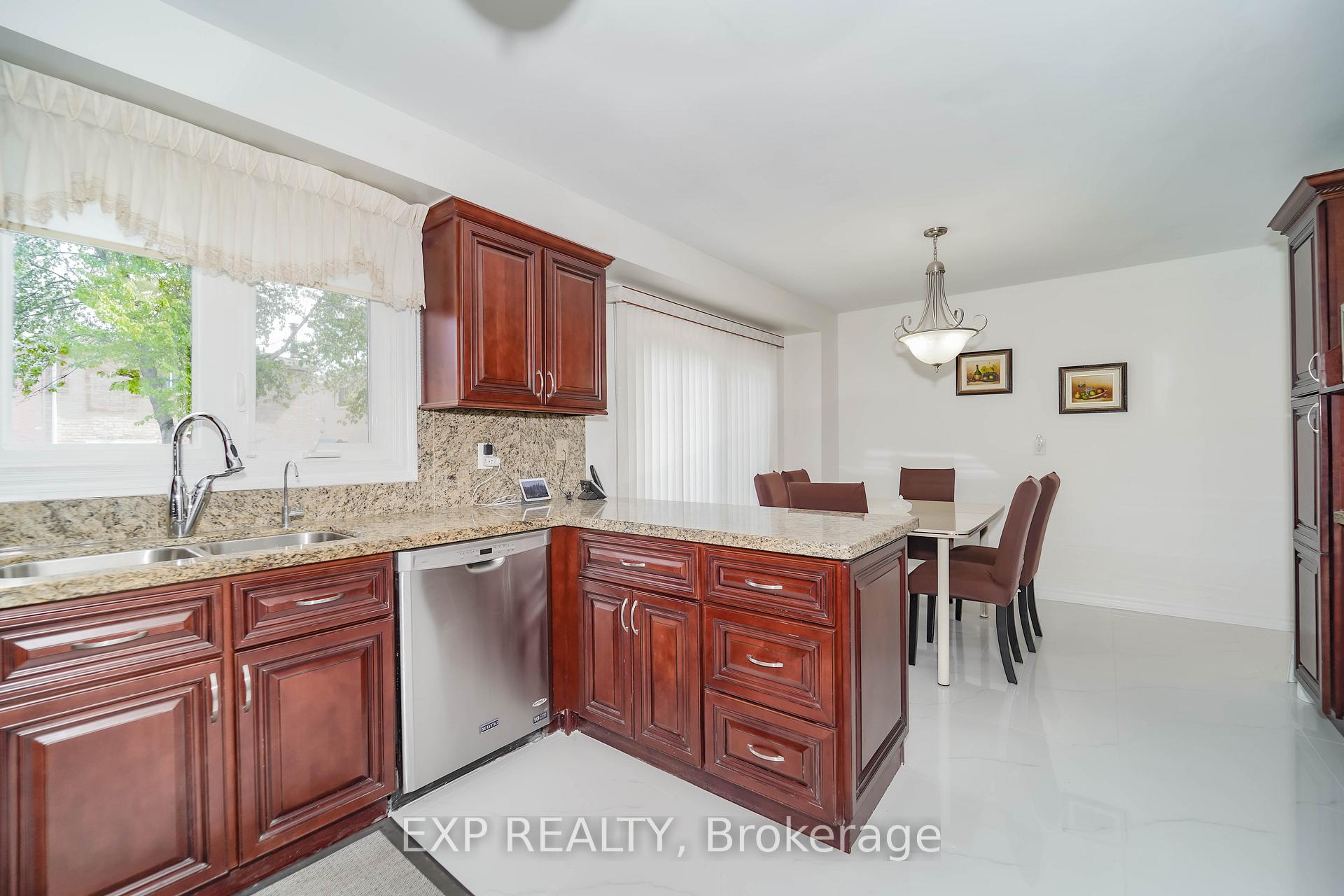 Photo 10 of 173 Highglen Avenue, Markham, Milliken Mills East — HOMEH