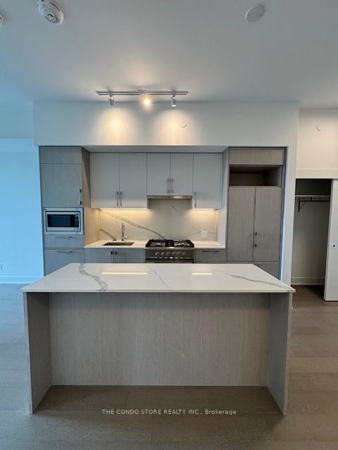 Front of Unit 709, 8 Manor Road W