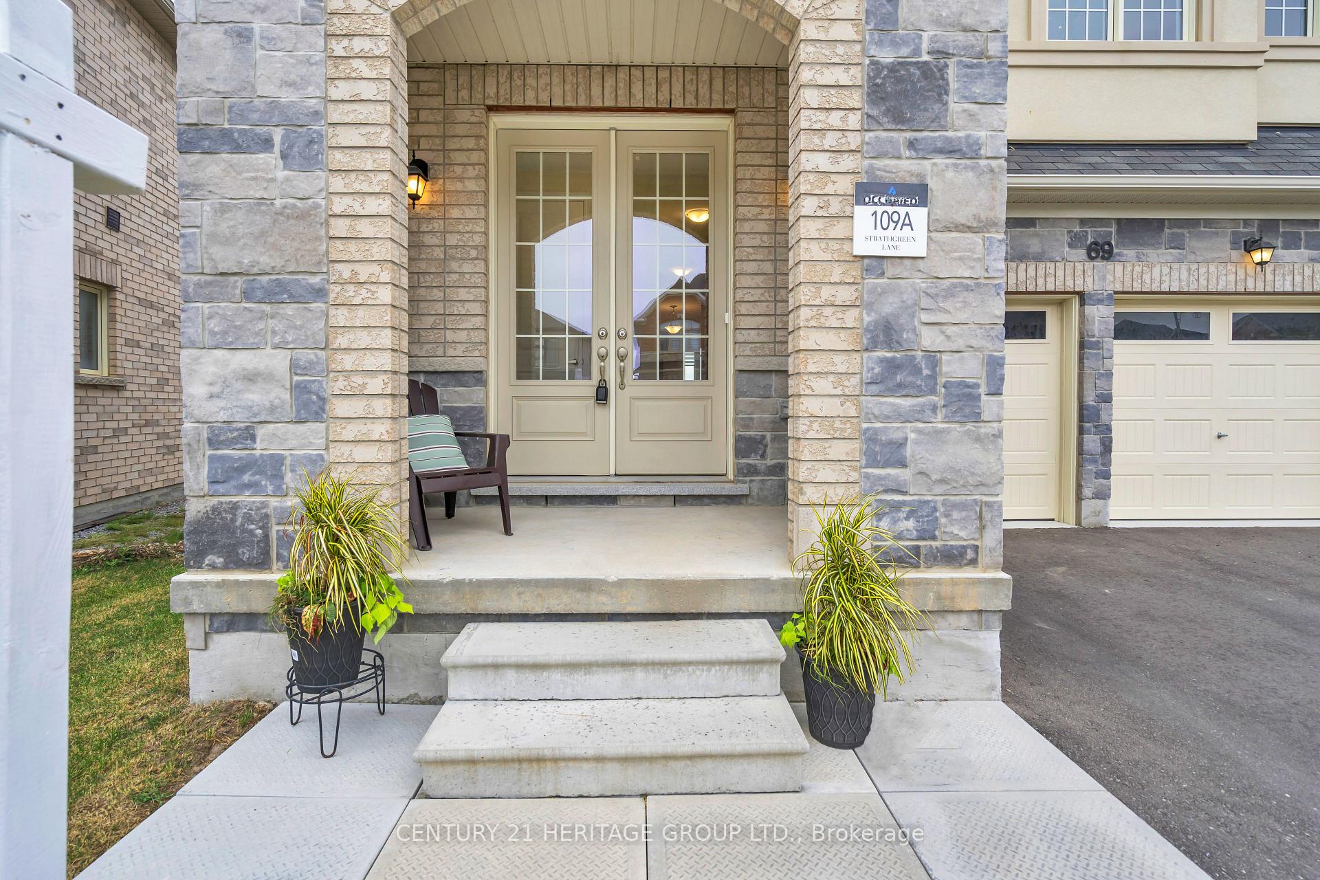 Photo 2 of 69 Strathgreen Lane, Georgina, Keswick South — HOMEH