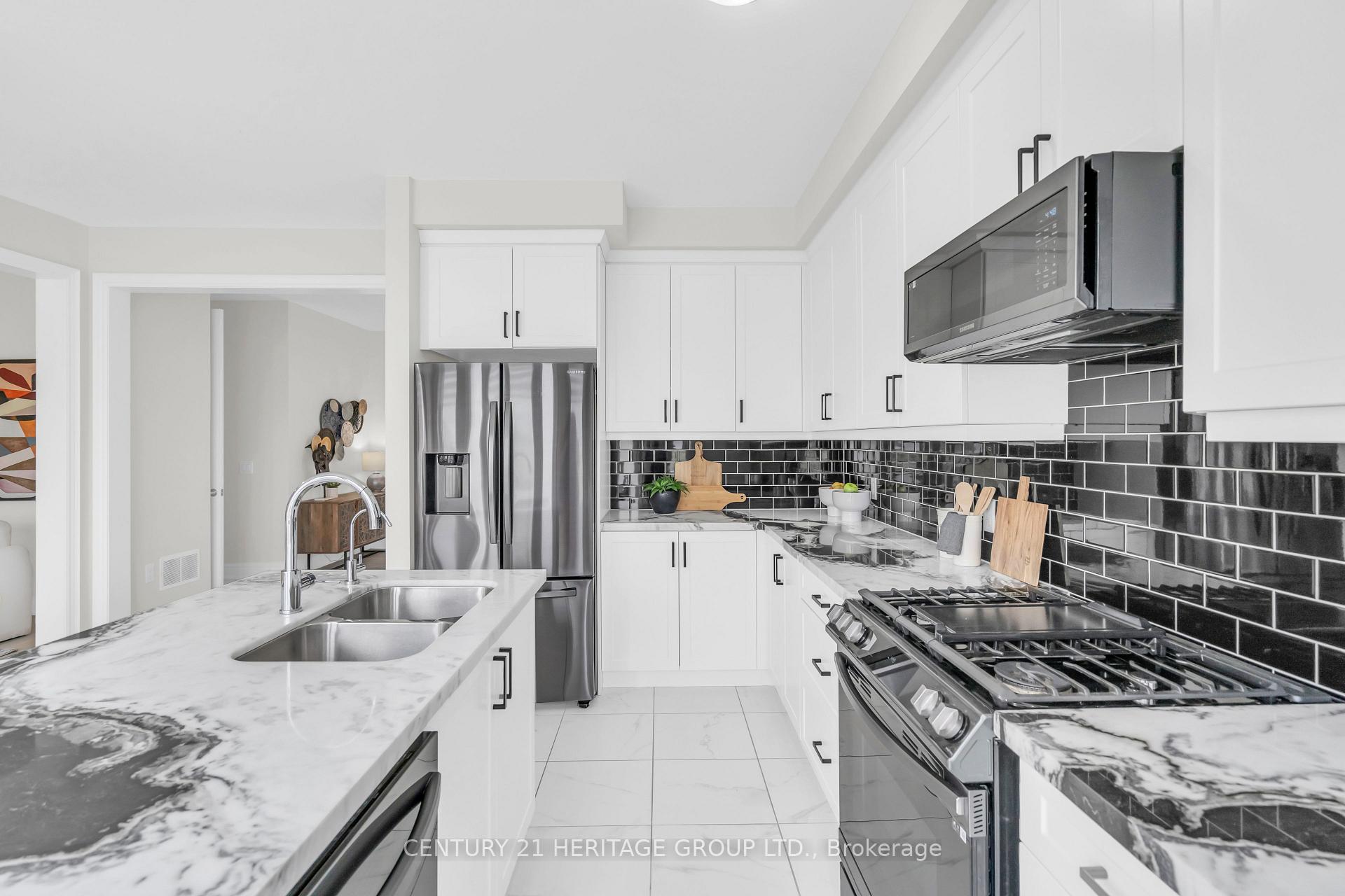 Photo 15 of 69 Strathgreen Lane, Georgina, Keswick South — HOMEH