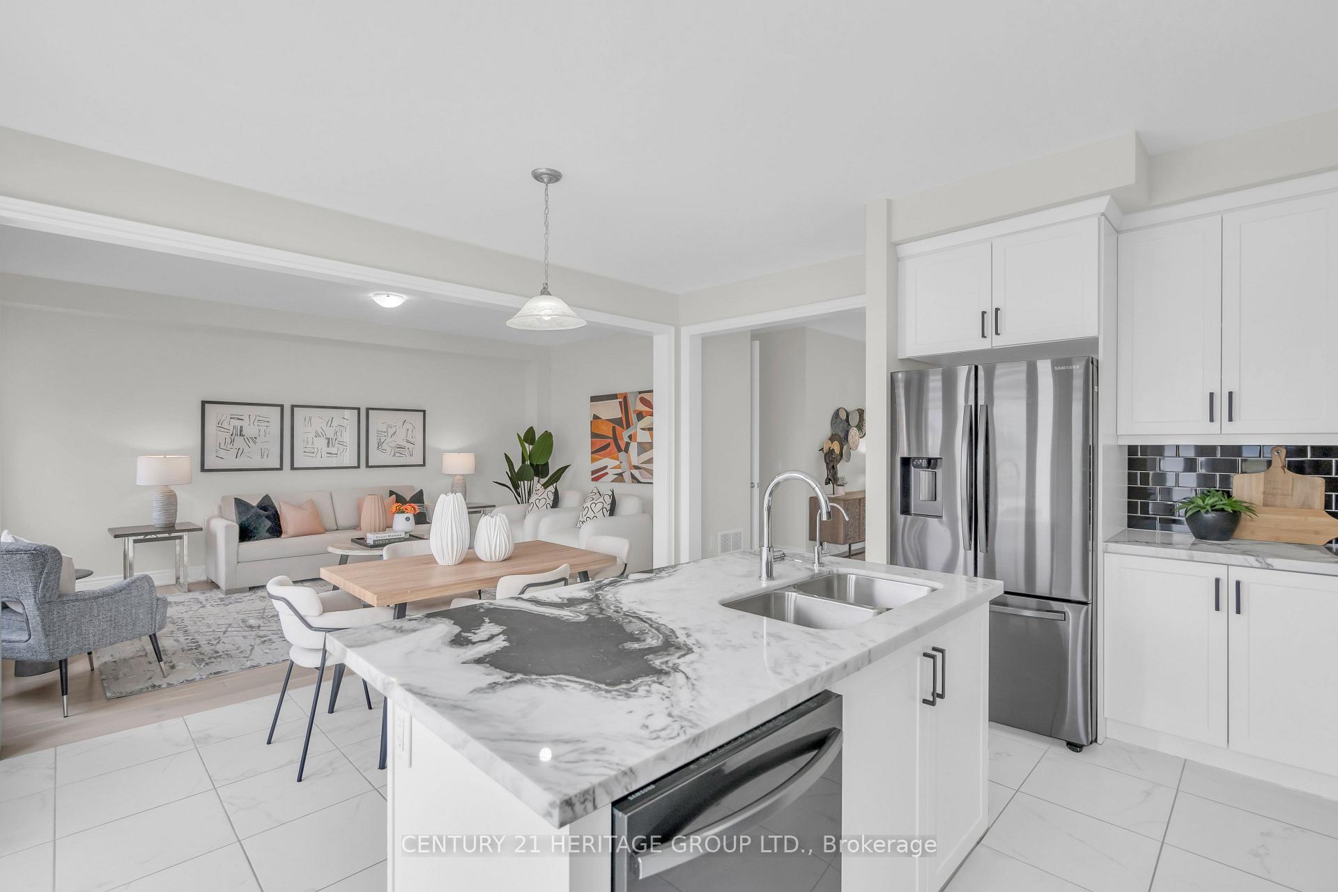 Photo 16 of 69 Strathgreen Lane, Georgina, Keswick South — HOMEH