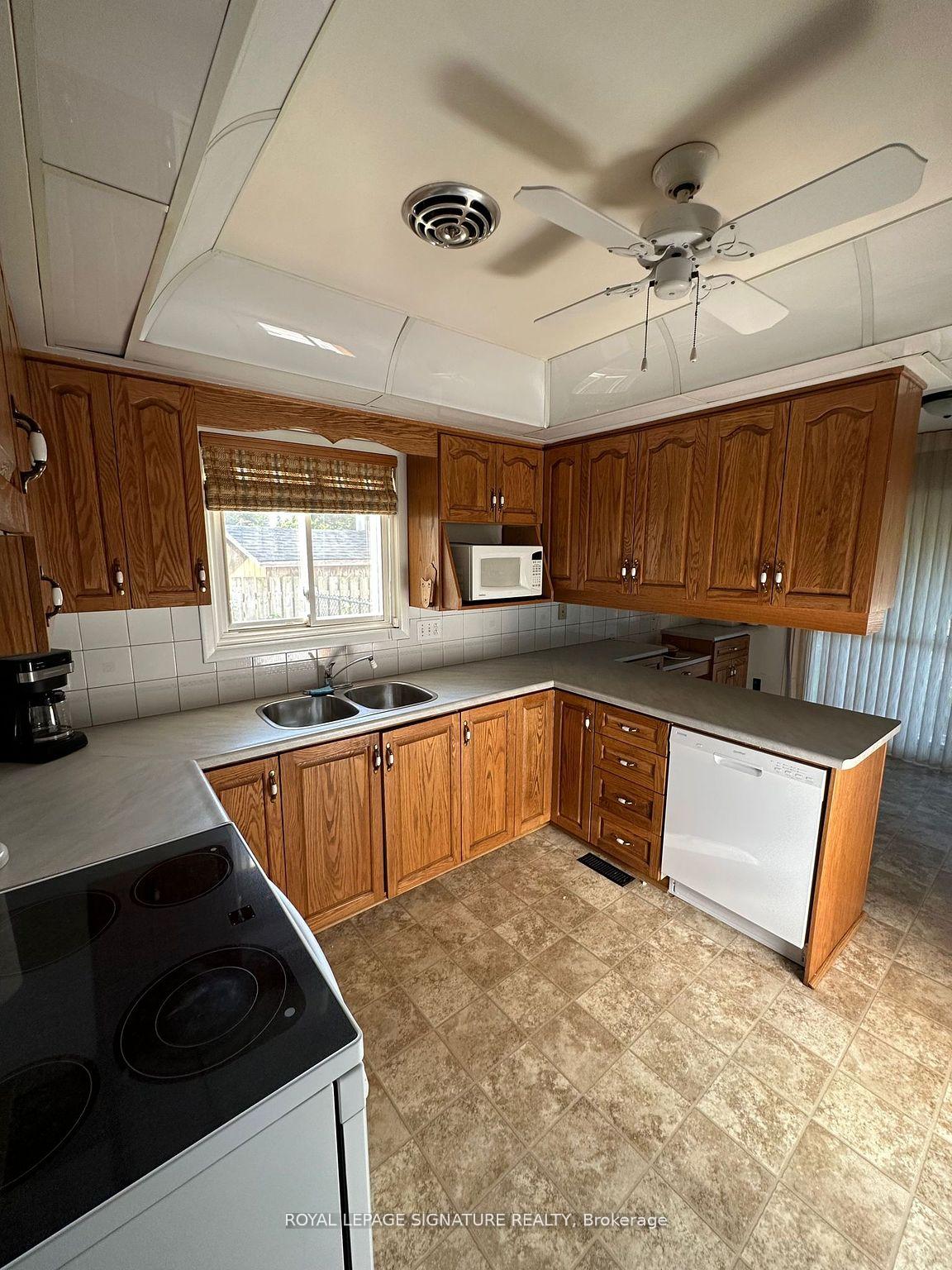 Photo 2 of 13 Burrells Road, Ajax, South East — HOMEH