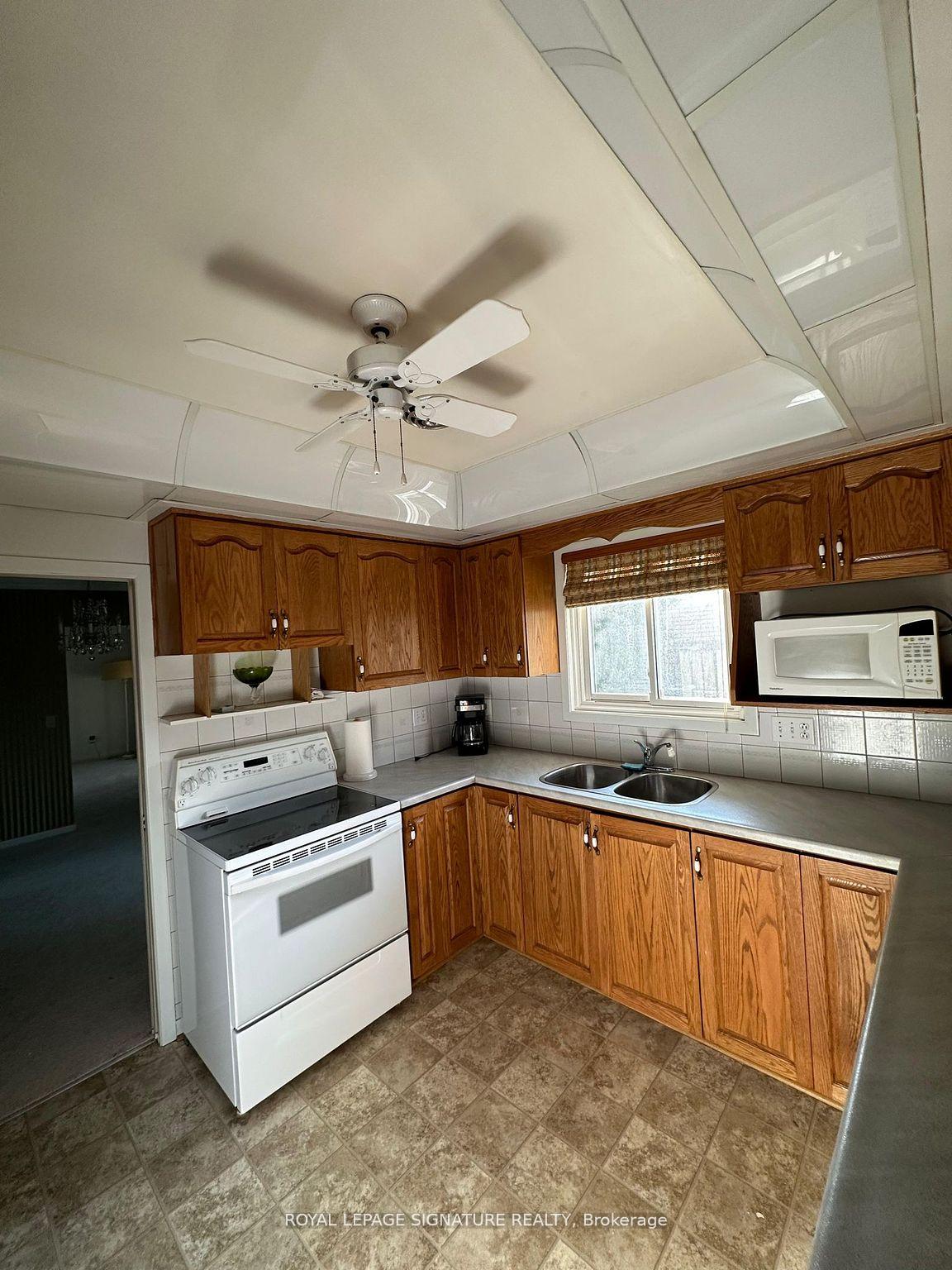 Photo 4 of 13 Burrells Road, Ajax, South East — HOMEH