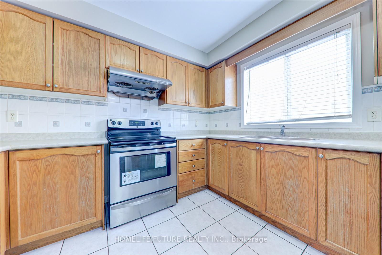 Photo 2 of 23 Starhill Crescent, Brampton, Sandringham-Wellington — HOMEH