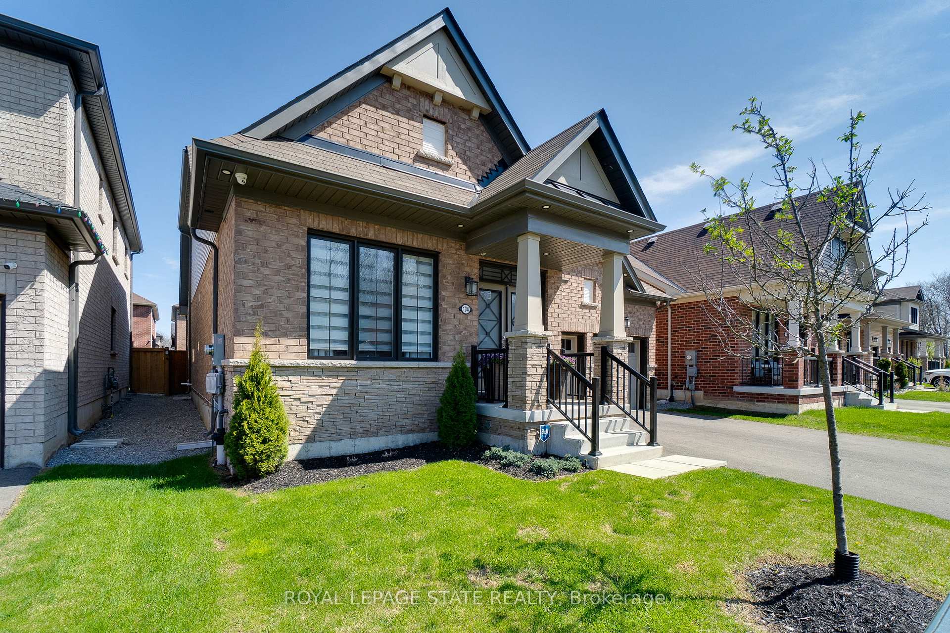 Photo 11 of 134 Cactus Crescent, Hamilton, Stoney Creek Mountain — HOMEH