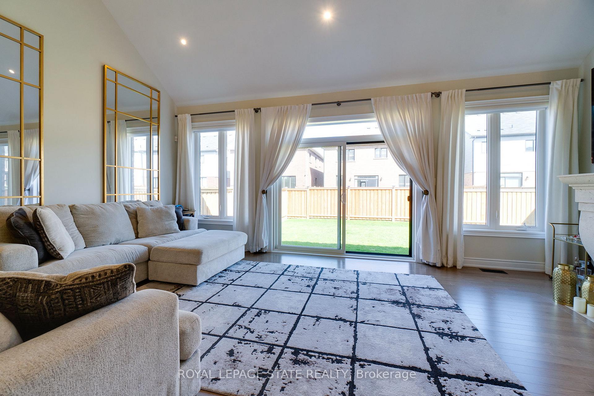 Photo 7 of 134 Cactus Crescent, Hamilton, Stoney Creek Mountain — HOMEH