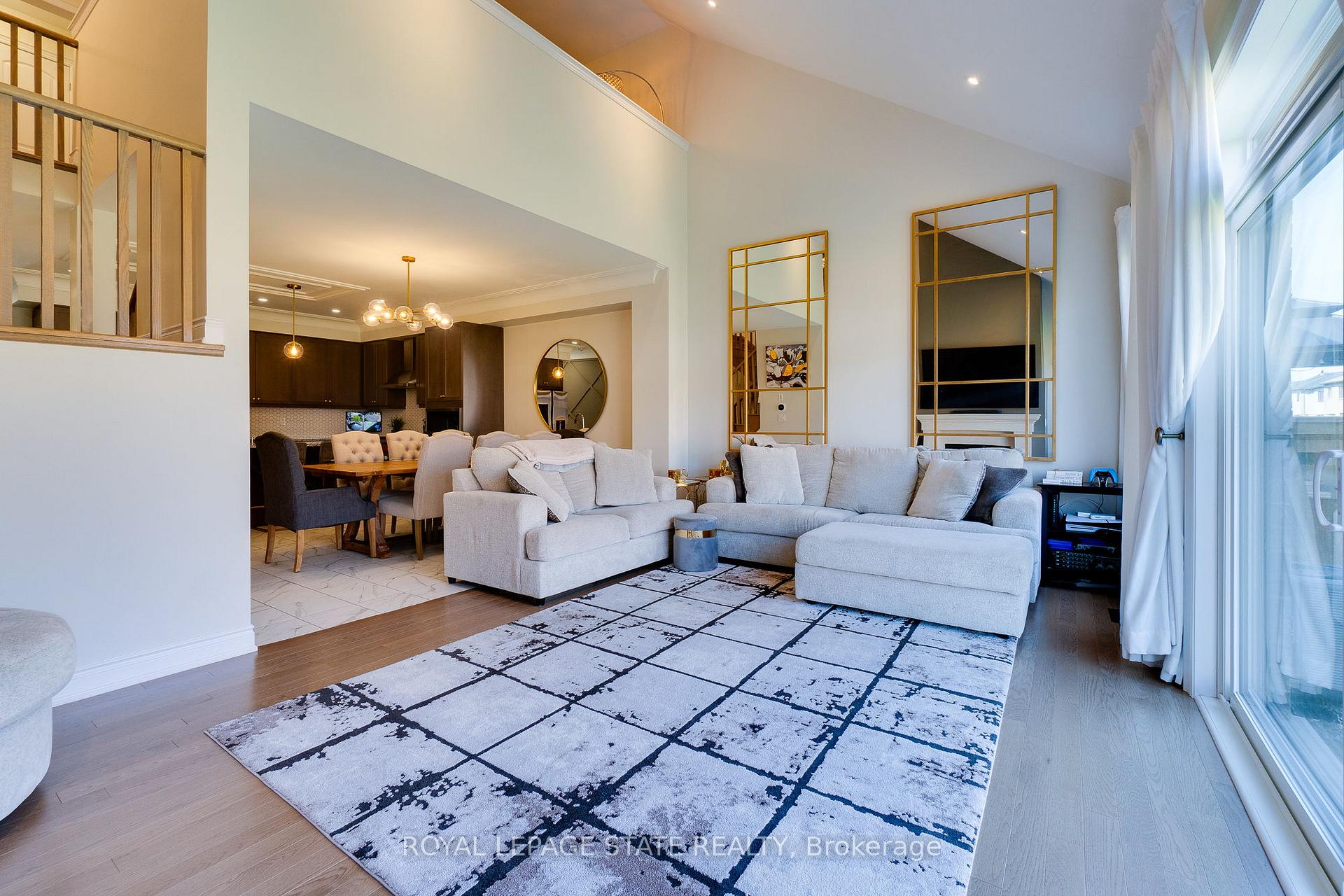 Photo 3 of 134 Cactus Crescent, Hamilton, Stoney Creek Mountain — HOMEH
