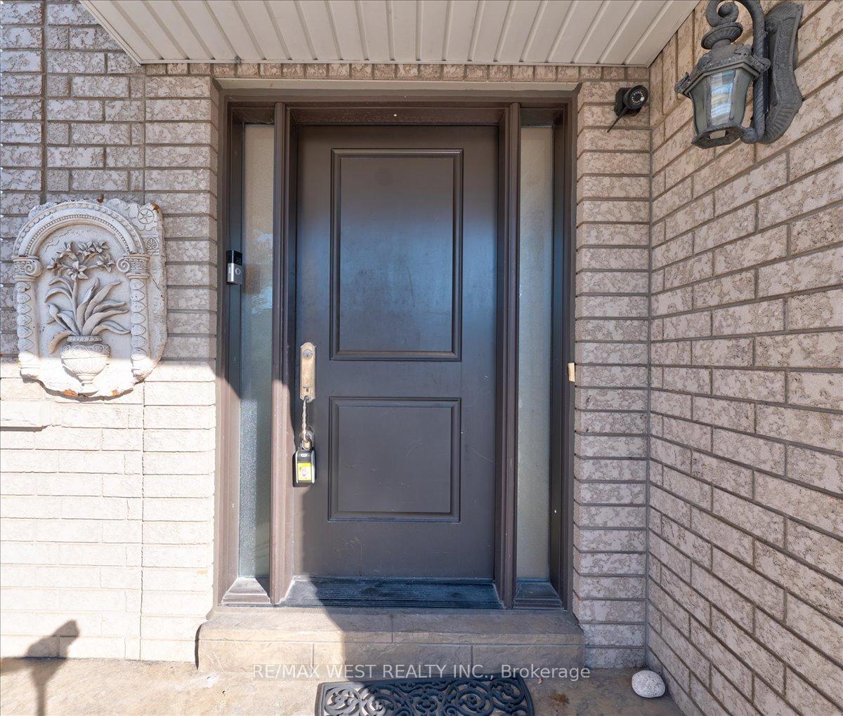 Photo 9 of 155 Villandry Crescent, Vaughan, Maple — HOMEH