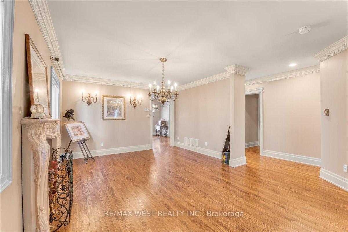 Photo 14 of 155 Villandry Crescent, Vaughan, Maple — HOMEH