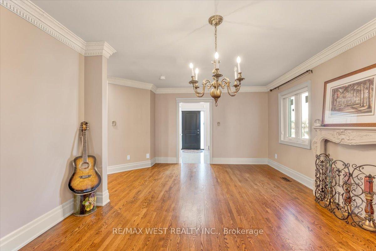 Photo 7 of 155 Villandry Crescent, Vaughan, Maple — HOMEH