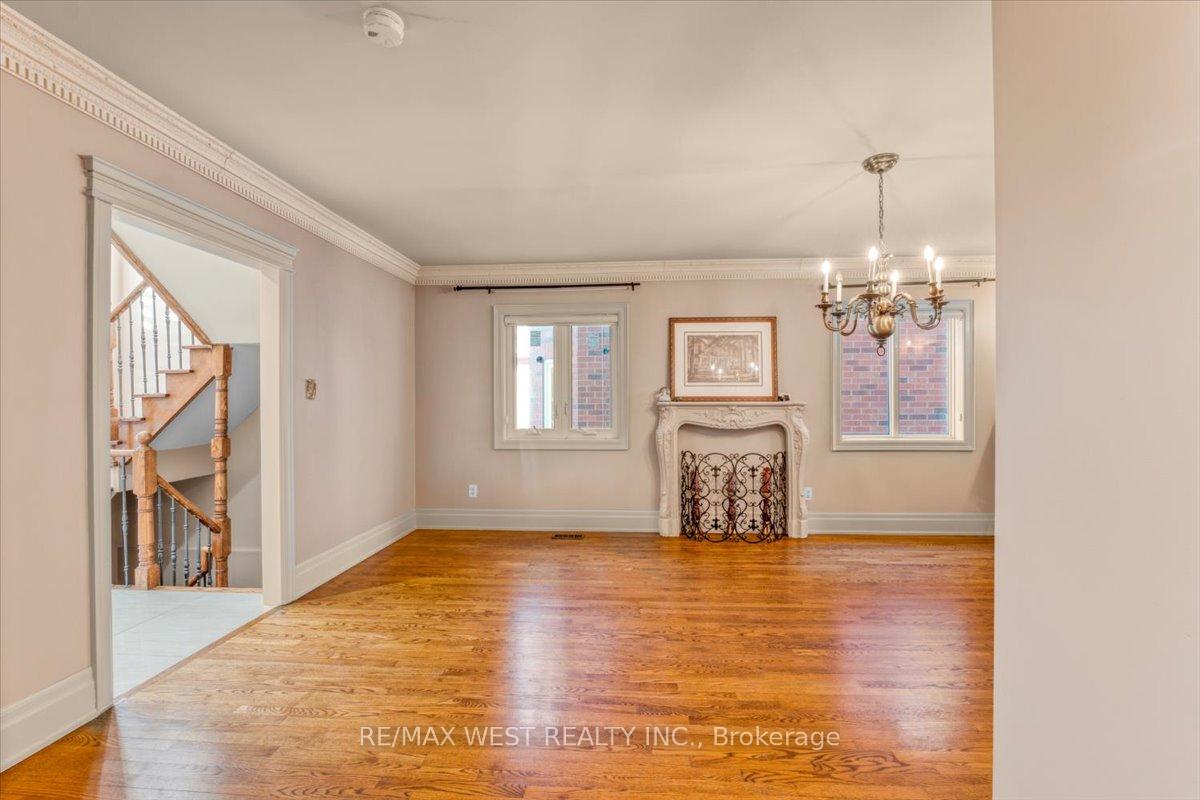Photo 45 of 155 Villandry Crescent, Vaughan, Maple — HOMEH