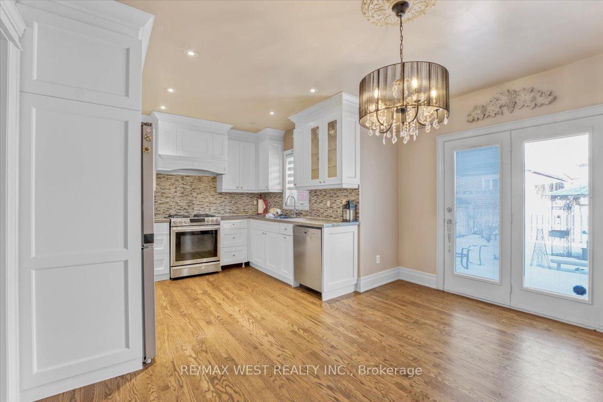 Photo 6 of 155 Villandry Crescent, Vaughan, Maple — HOMEH