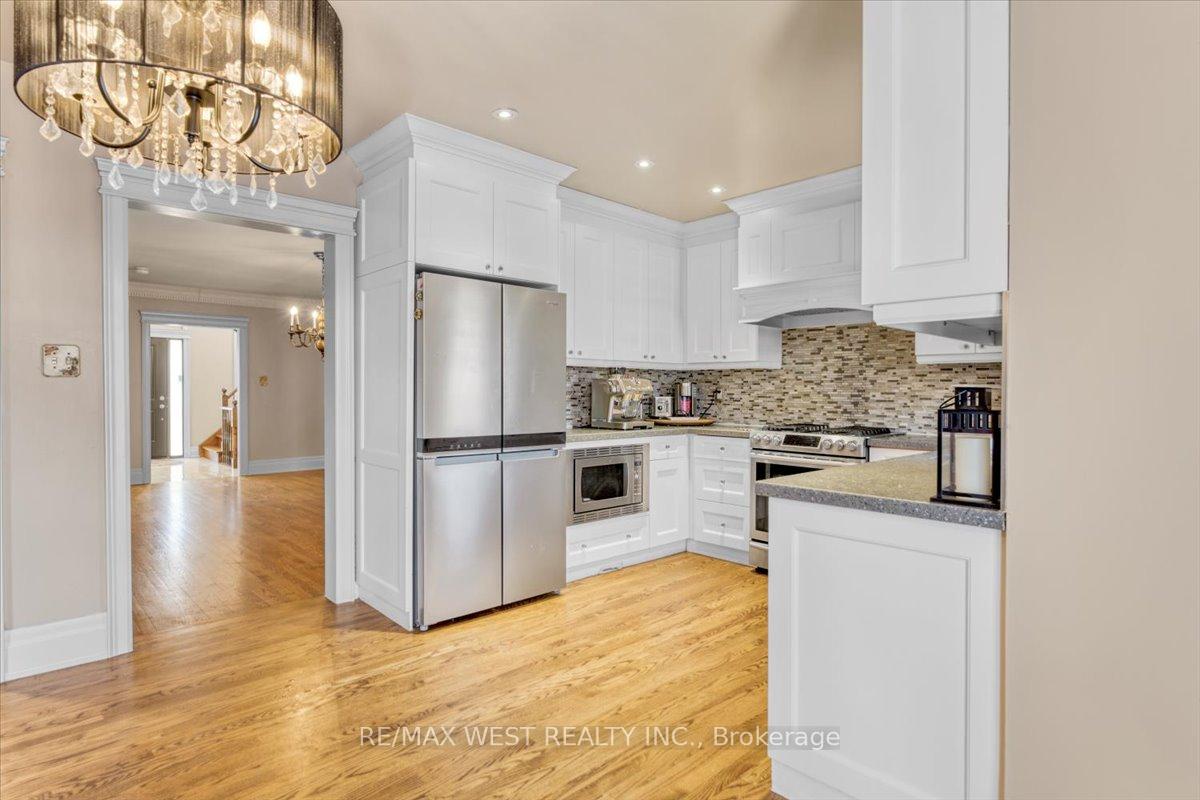 Photo 10 of 155 Villandry Crescent, Vaughan, Maple — HOMEH