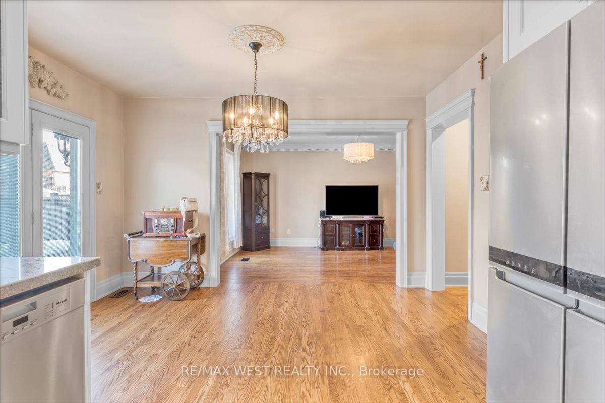 Photo 15 of 155 Villandry Crescent, Vaughan, Maple — HOMEH