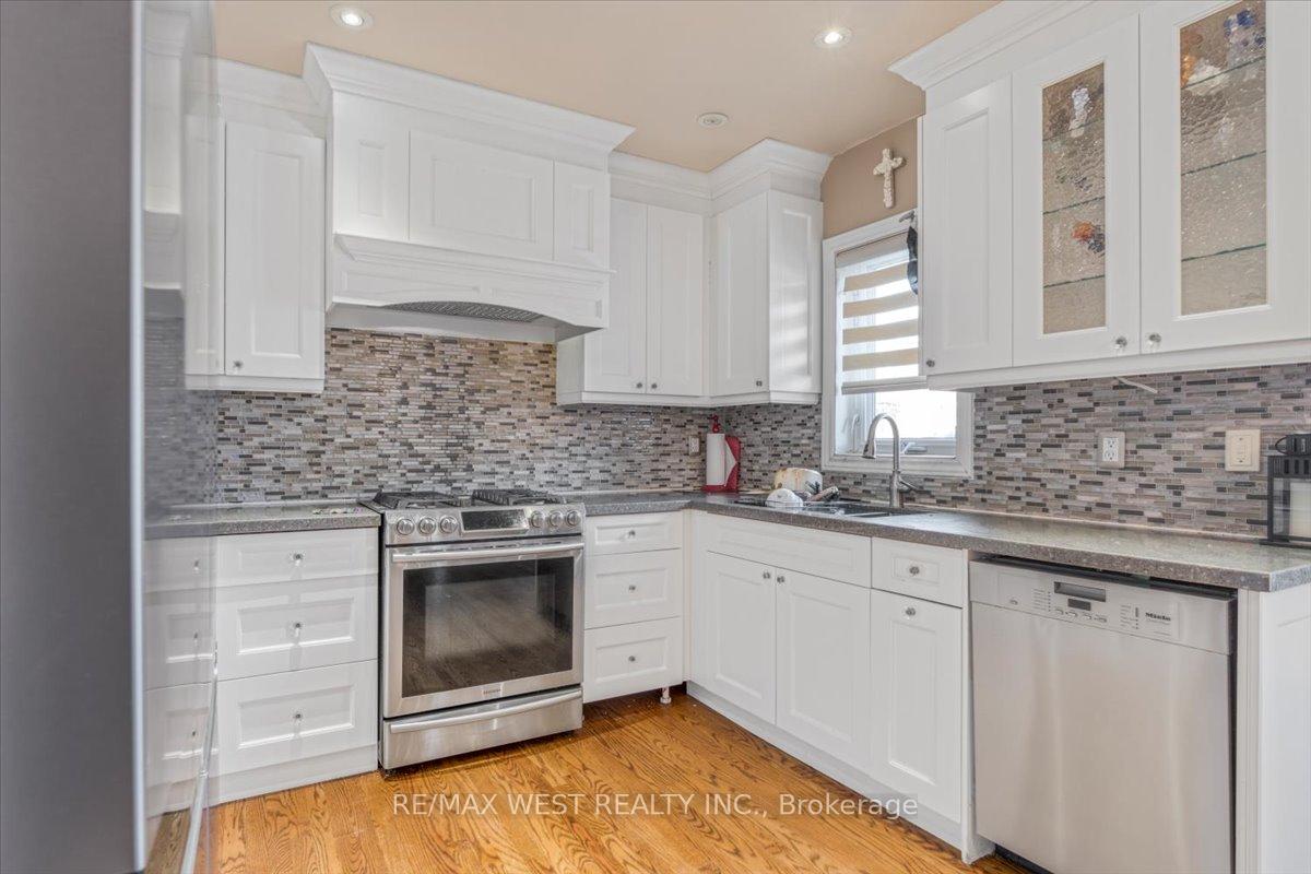 Photo 18 of 155 Villandry Crescent, Vaughan, Maple — HOMEH
