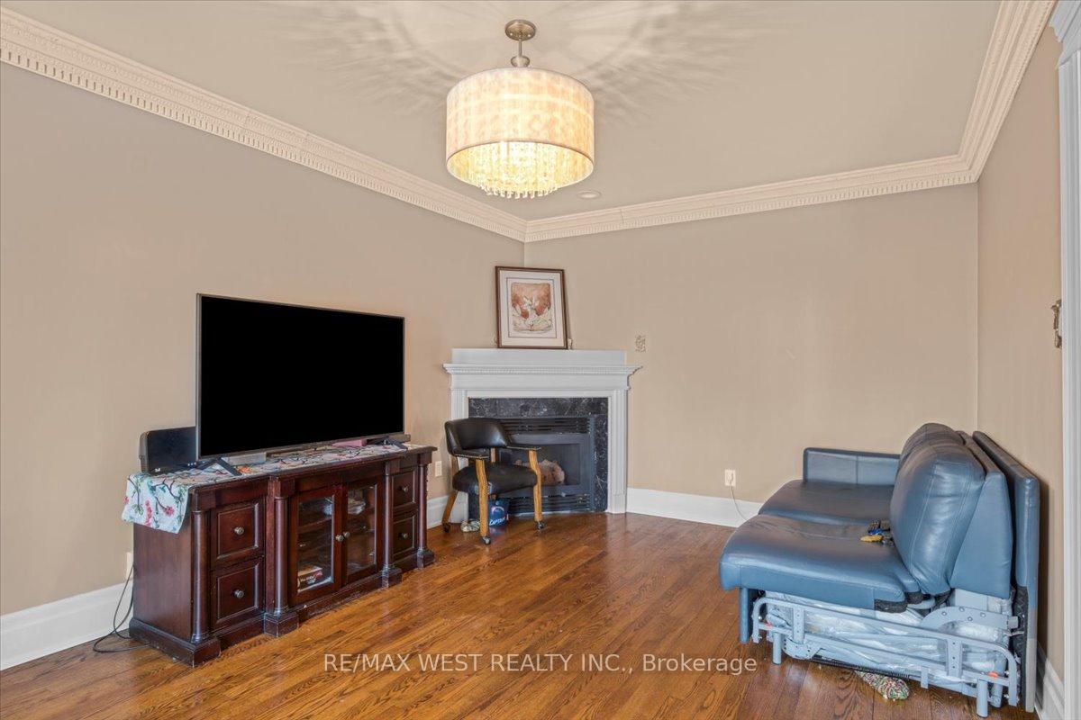 Photo 16 of 155 Villandry Crescent, Vaughan, Maple — HOMEH