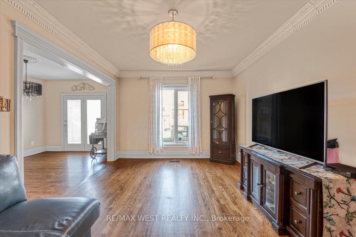 Photo 19 of 155 Villandry Crescent, Vaughan, Maple — HOMEH