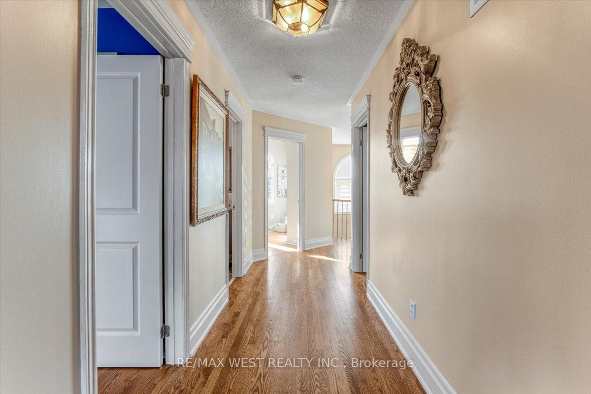 Photo 32 of 155 Villandry Crescent, Vaughan, Maple — HOMEH