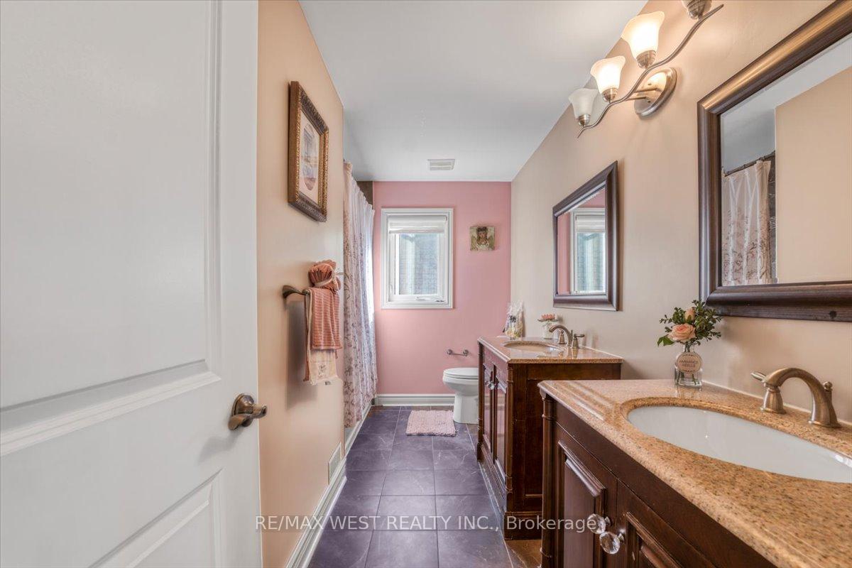 Photo 24 of 155 Villandry Crescent, Vaughan, Maple — HOMEH