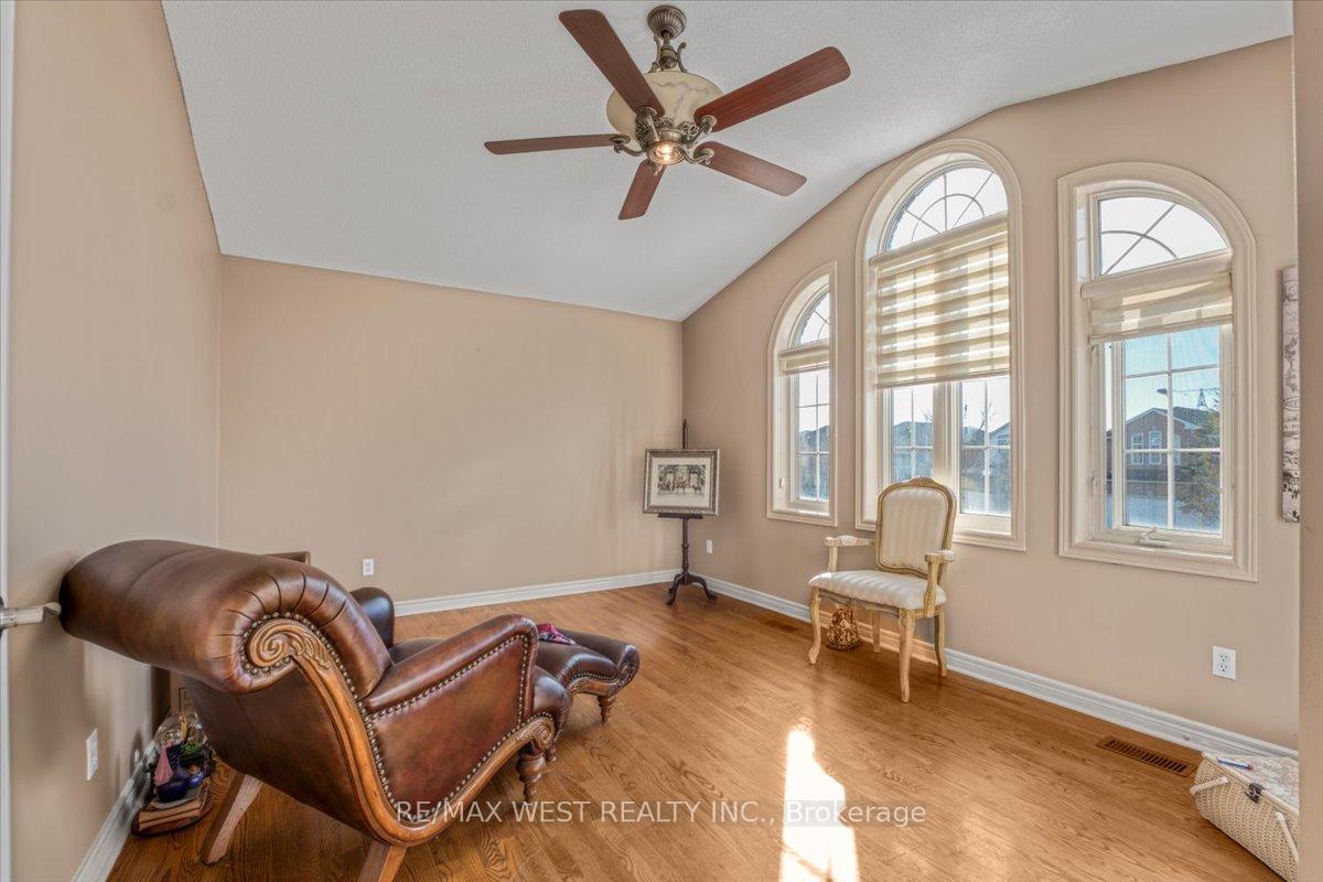 Photo 40 of 155 Villandry Crescent, Vaughan, Maple — HOMEH