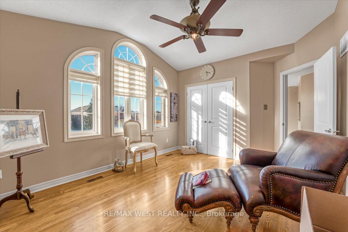 Photo 38 of 155 Villandry Crescent, Vaughan, Maple — HOMEH