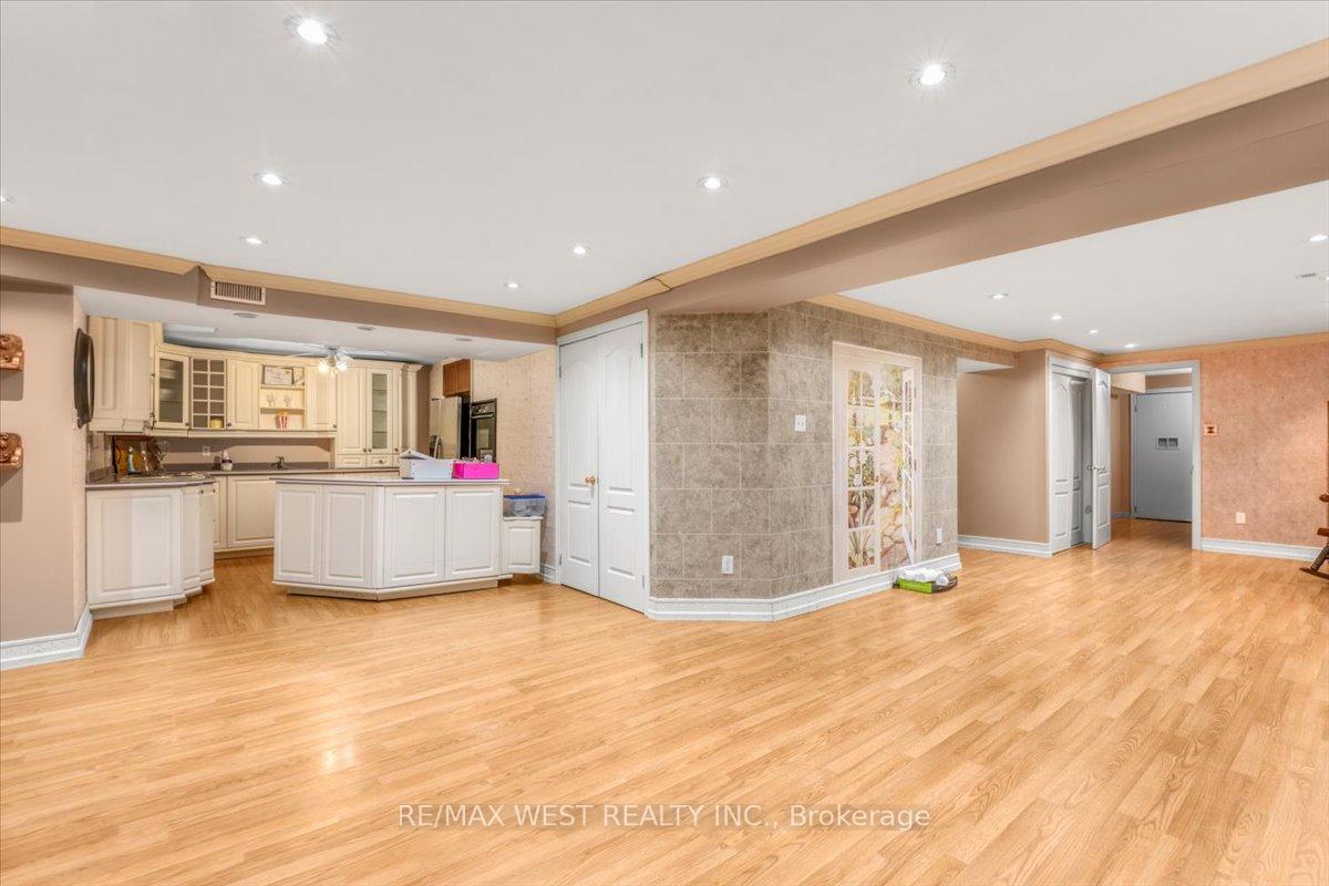 Photo 41 of 155 Villandry Crescent, Vaughan, Maple — HOMEH